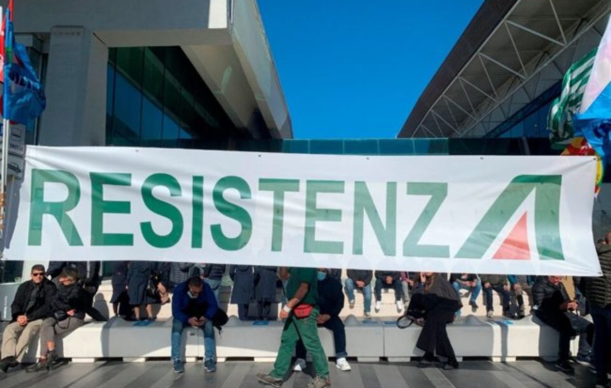 Adiós a Alitalia: la aerolínea deja de operar después de 74 años