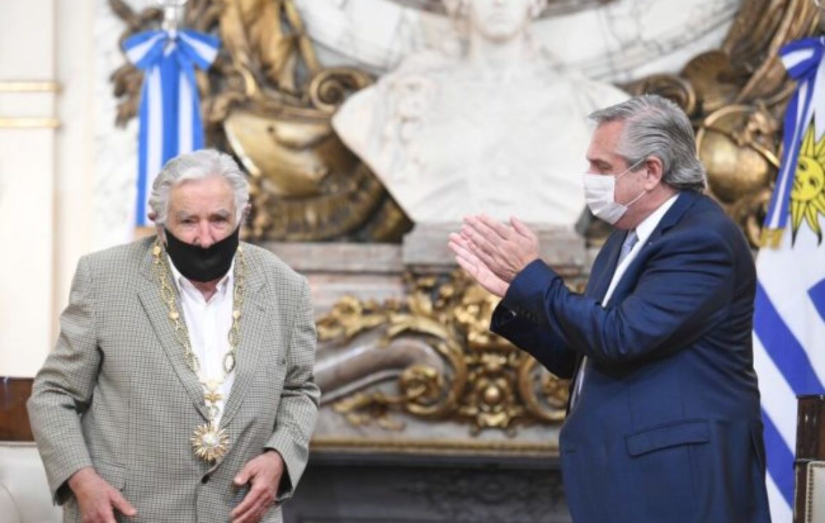 Pepe Mujica, condecorado por Alberto Fernández con el Collar de la Orden del Libertador San Martín