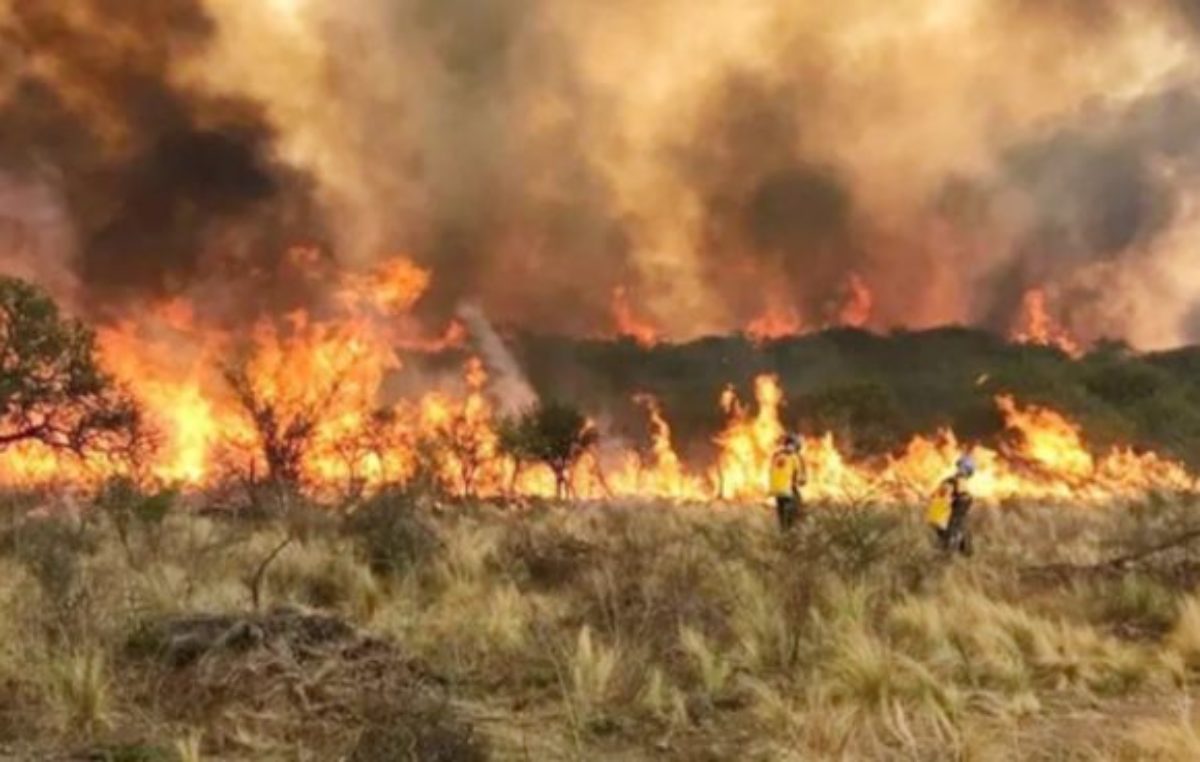 Incendios en el norte cordobés: el fuego avanza y hubo evacuados en Caminiaga y San Pedro Norte