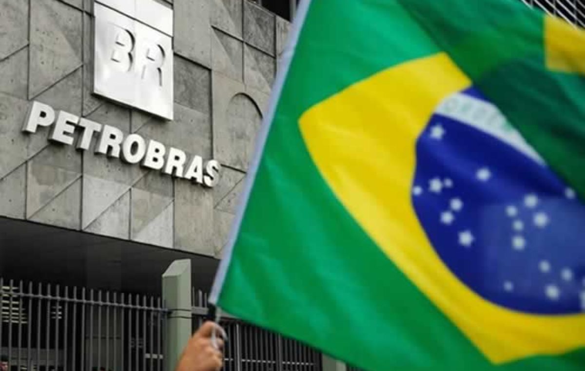 Se dispara la nafta en Brasil: aumentó el 73,4% en el 2021 y Bolsonaro habla de vender Petrobras
