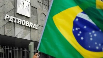 Se dispara la nafta en Brasil: aumentó el 73,4% en el 2021 y Bolsonaro habla de vender Petrobras