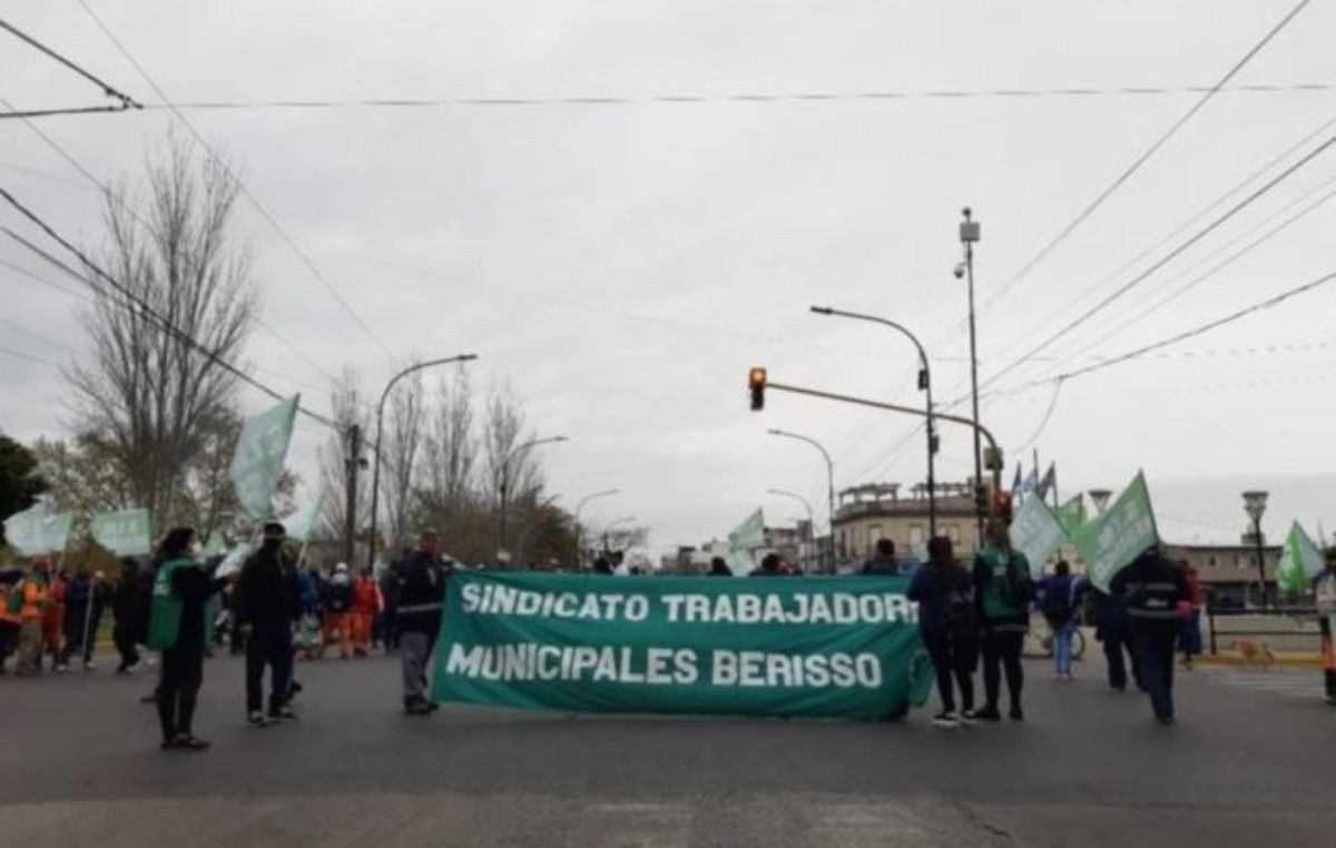 Berisso:  Acorralado por los reclamos Cagliardi anunció un aumento por decreto para los municipales
