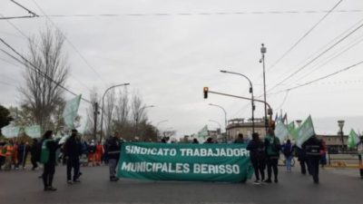Berisso:  Acorralado por los reclamos Cagliardi anunció un aumento por decreto para los municipales