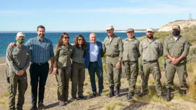 El intendente de Puerto Madryn hizo entrega de la ordenanza para crear el cuerpo de Guardaparques municipales