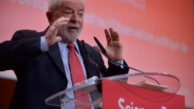 Lula da Silva dio una conferencia magistral en una universidad de París