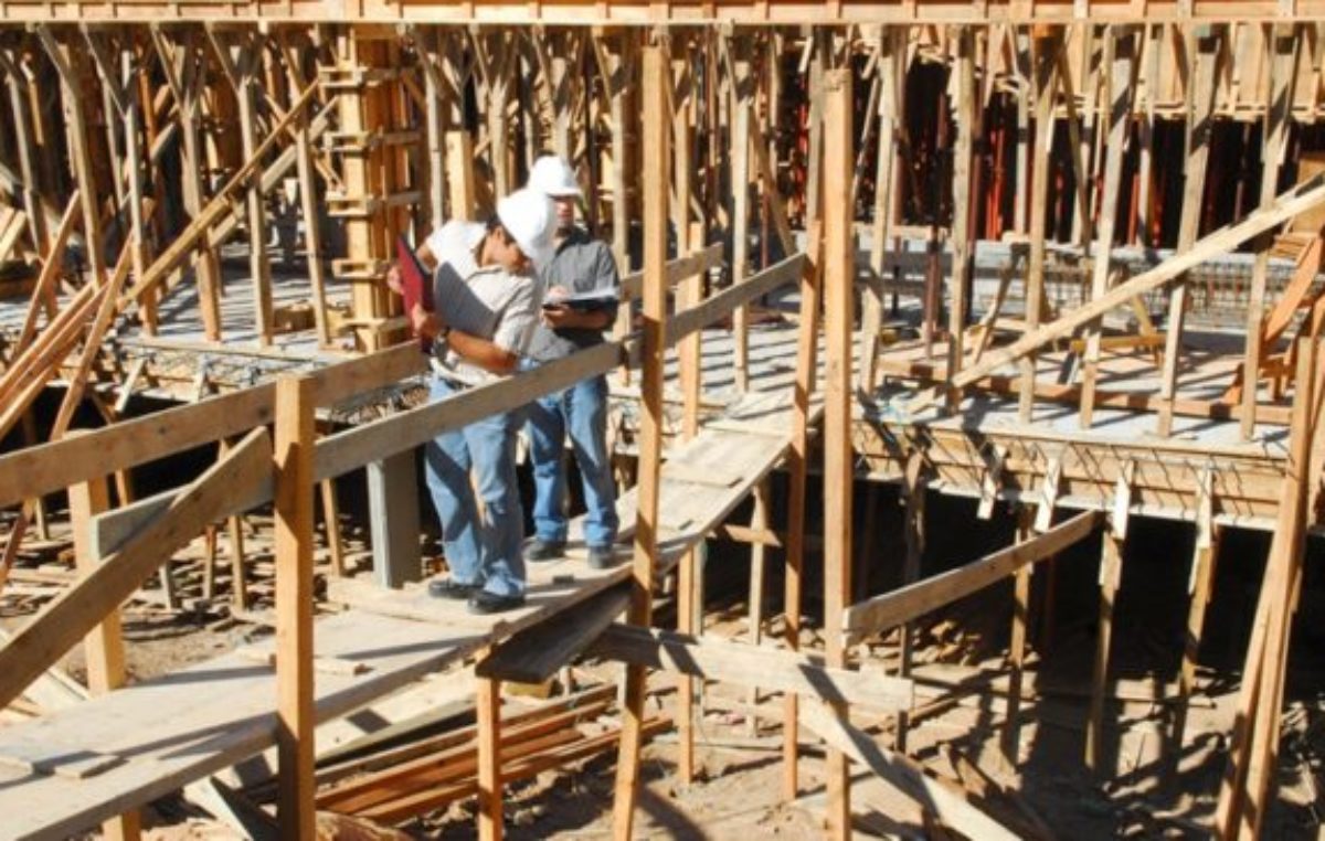 El Ministerio de Economía remarcó que la construcción genera el doble de empleos