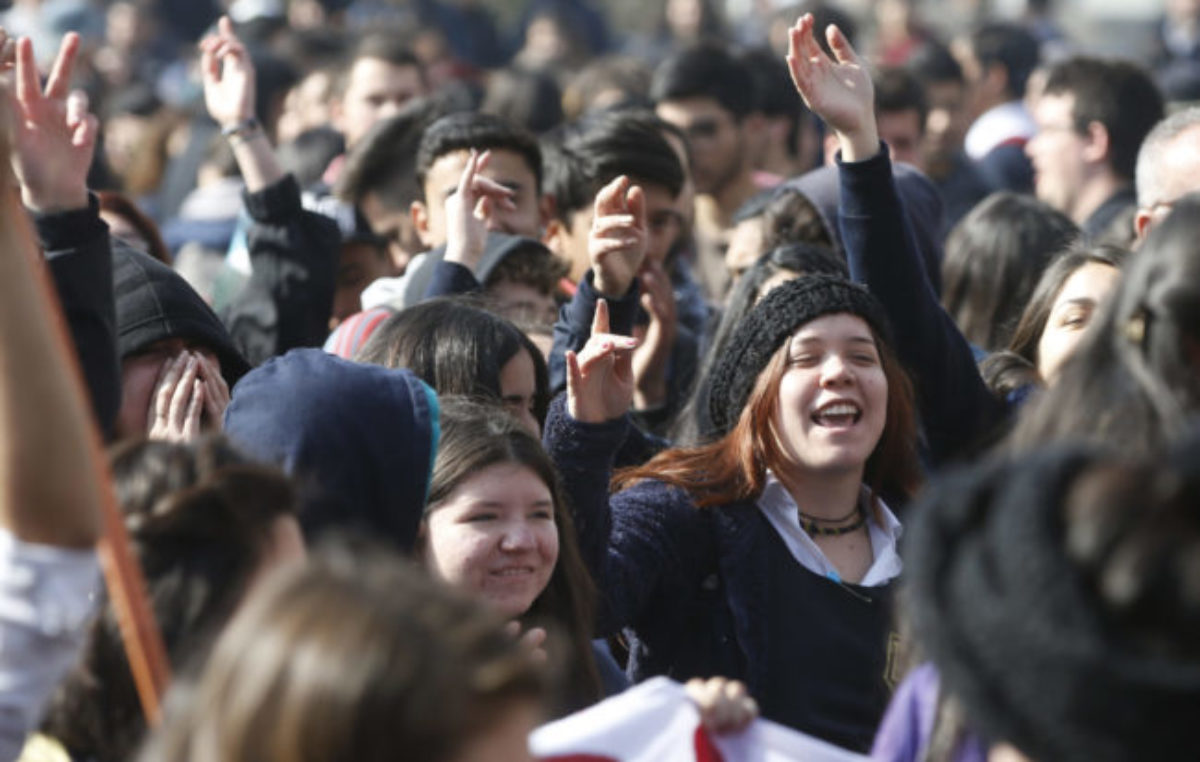 Estudiantes secundarios chilenos esperanzados en nueva Constitución