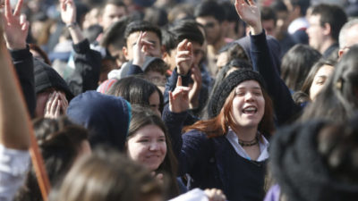 Estudiantes secundarios chilenos esperanzados en nueva Constitución