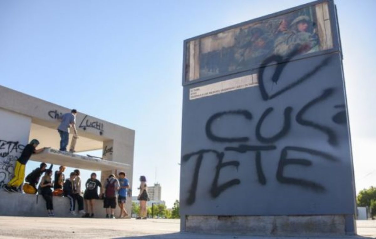 La ciudad de Neuquén pierde unos $500 mil al mes por el vandalismo en espacios públicos