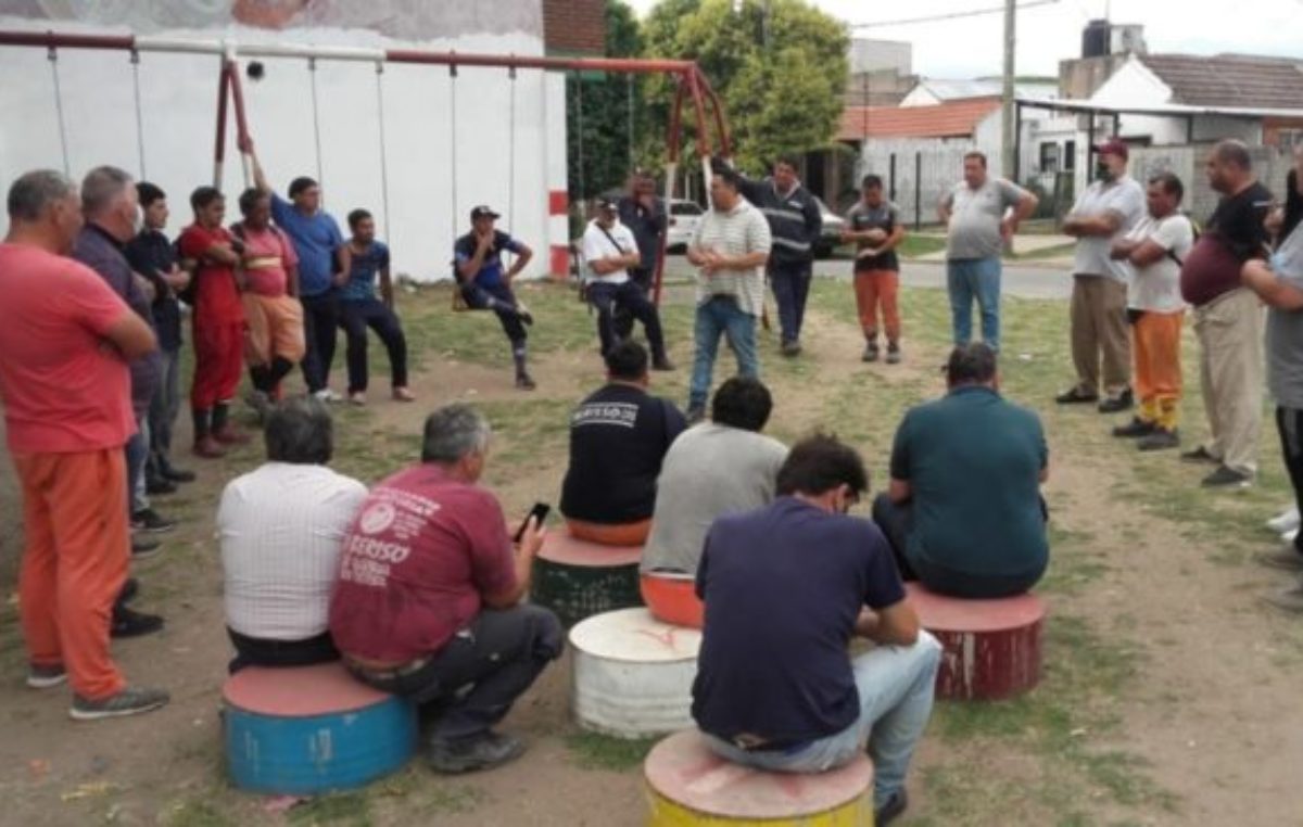 Conflicto en Berisso: trabajadores municipales iniciaron retención de tareas por despidos