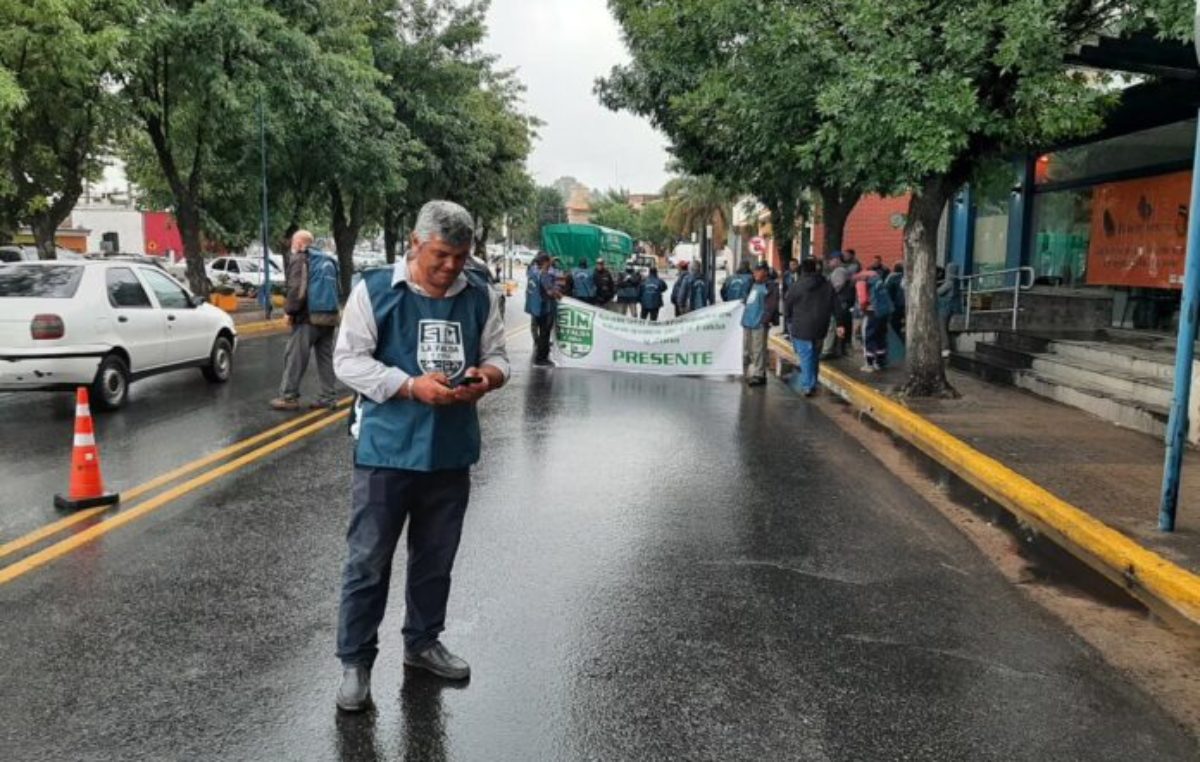 La Falda: Trabajadores municipales cortaron la Ruta 38