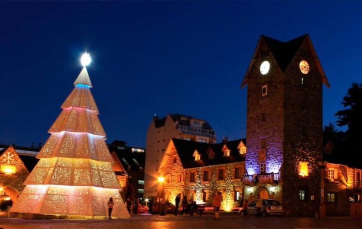 La Navidad en Bariloche comienza con shows musicales y el encendido del árbol gigante
