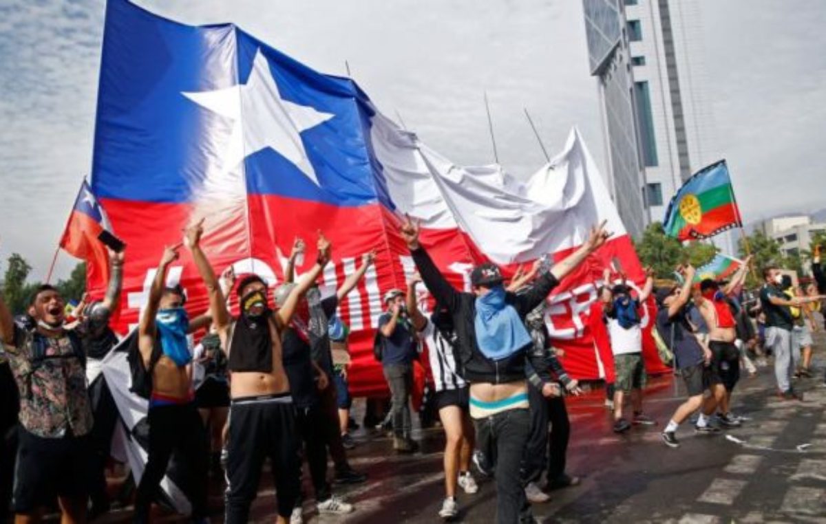 Chile: el aumento de la efervescencia política no alteró la baja participación