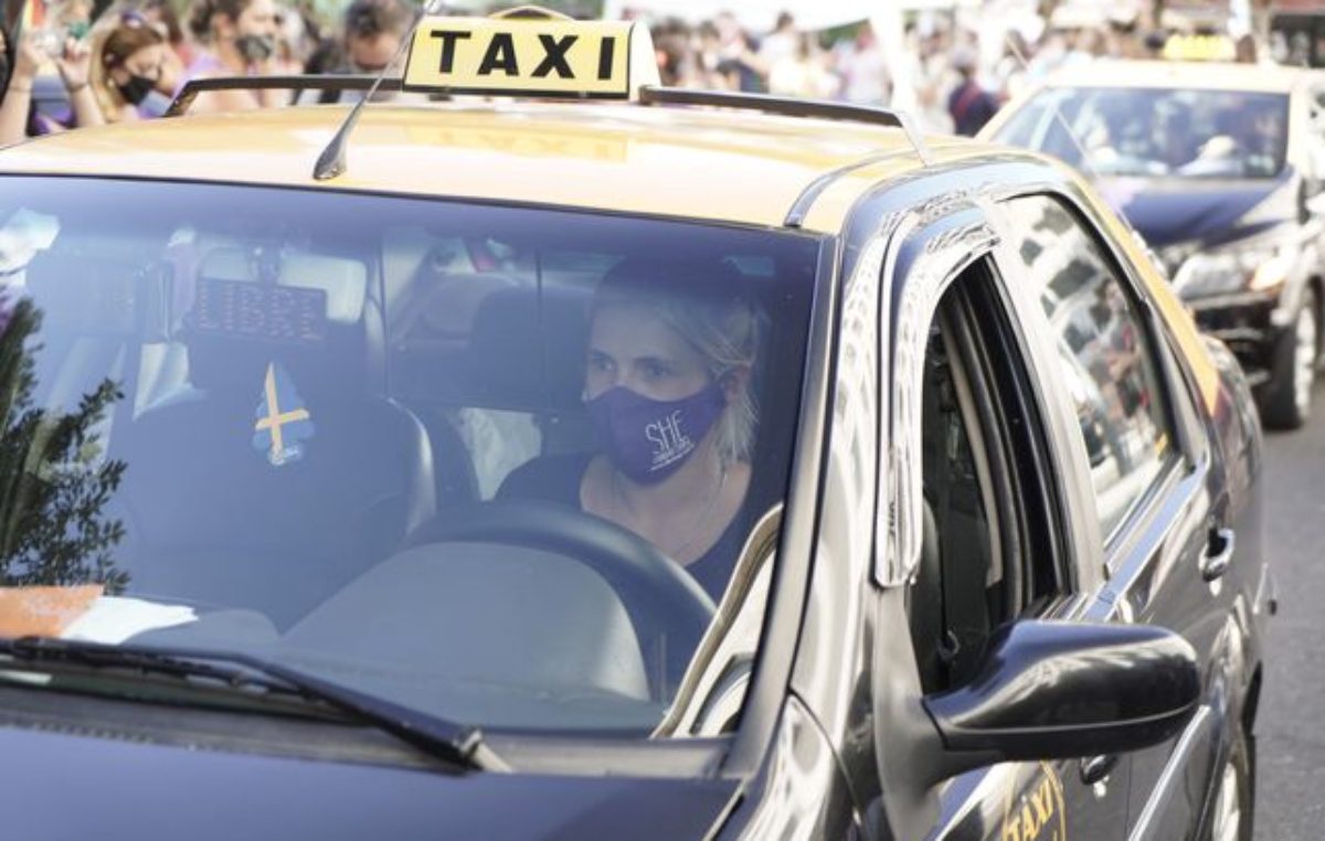 El municipio de Rosario busca incorporar más mujeres a la conducción de taxis