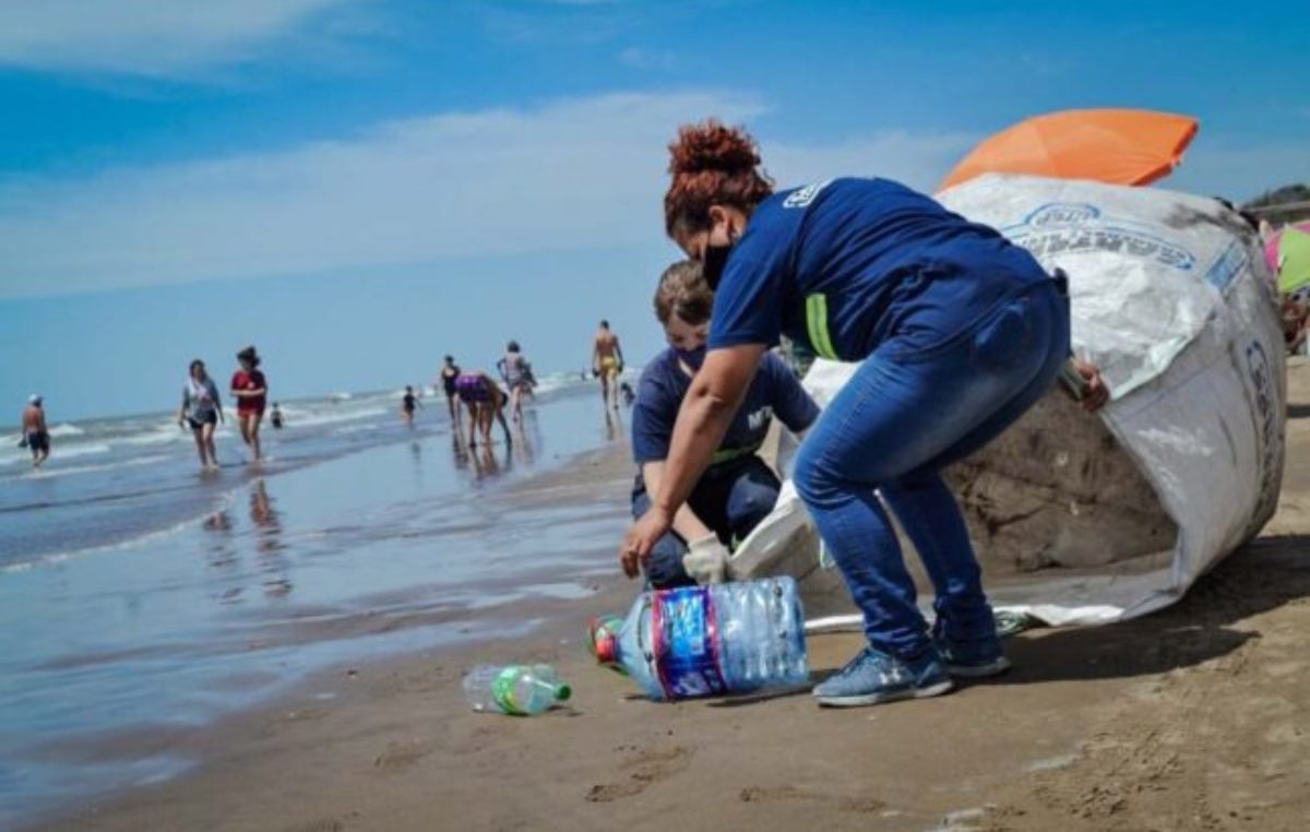 Los cartoneros concientizan sobre la importancia de la limpieza de las playas