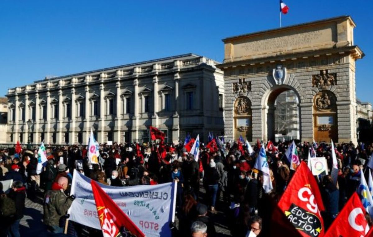 Francia: los docentes protestan contra la gestión de la pandemia
