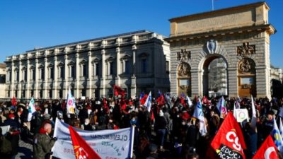 Francia: los docentes protestan contra la gestión de la pandemia