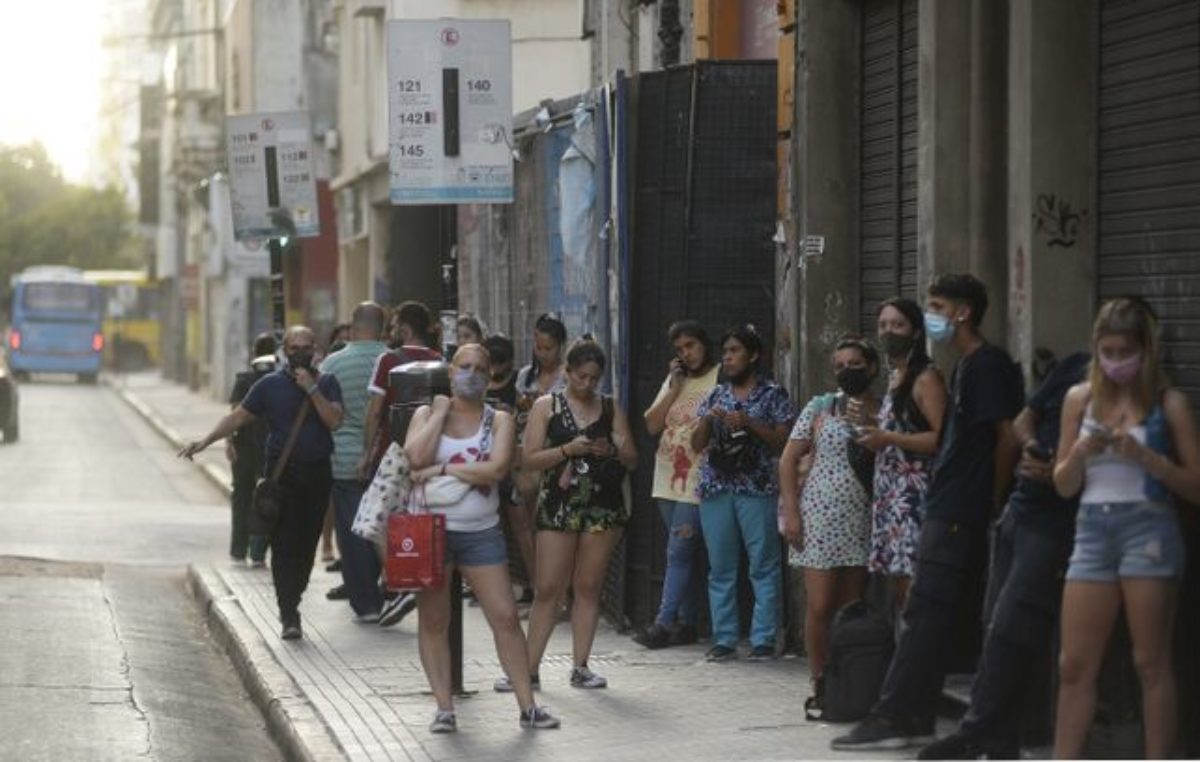 Rosario: La espera en paradas de colectivos supera muchas veces los 30 minutos