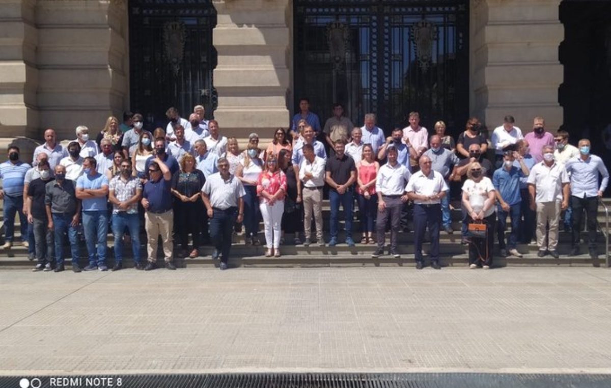 Para el gobierno santafesino, el reclamo de intendentes y presidentes comunales «parece una puesta en escena»