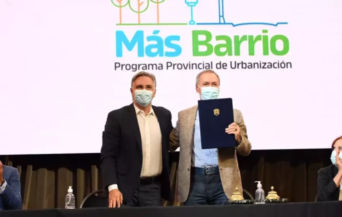 Junto al intendente de Córdoba, Schiaretti anunció obras en 33 barrios populares