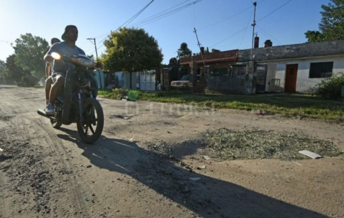 Cómo es vivir en un barrio de Santa Fe con calles de tierra en pleno siglo XXI