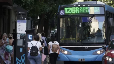 En 30 años, la cantidad de pasajeros del transporte urbano rosarino cayó un 57%