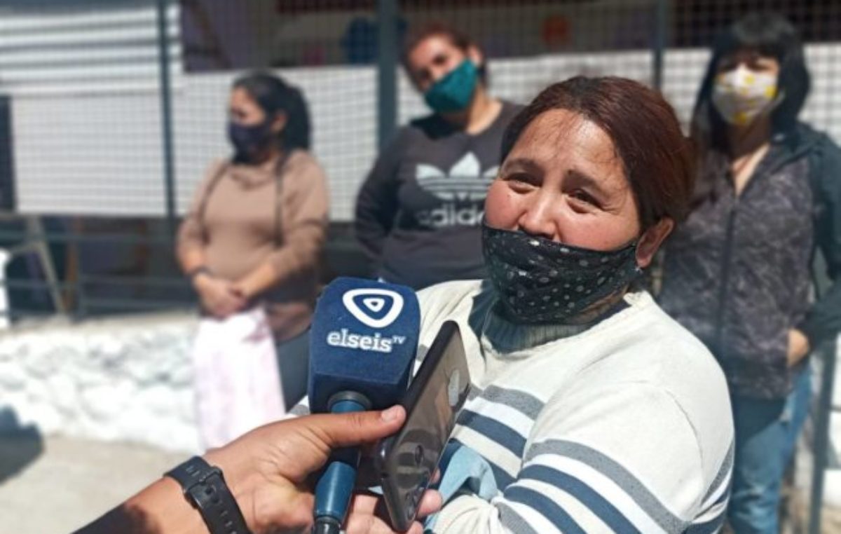 Mujeres organizadas van a los barrios de Bariloche a realizar tareas de limpieza