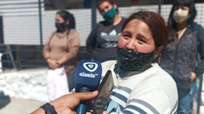 Mujeres organizadas van a los barrios de Bariloche a realizar tareas de limpieza