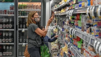 Precios sin techo: solo seis alimentos de los 48 que releva Santa Fe valen menos de $100