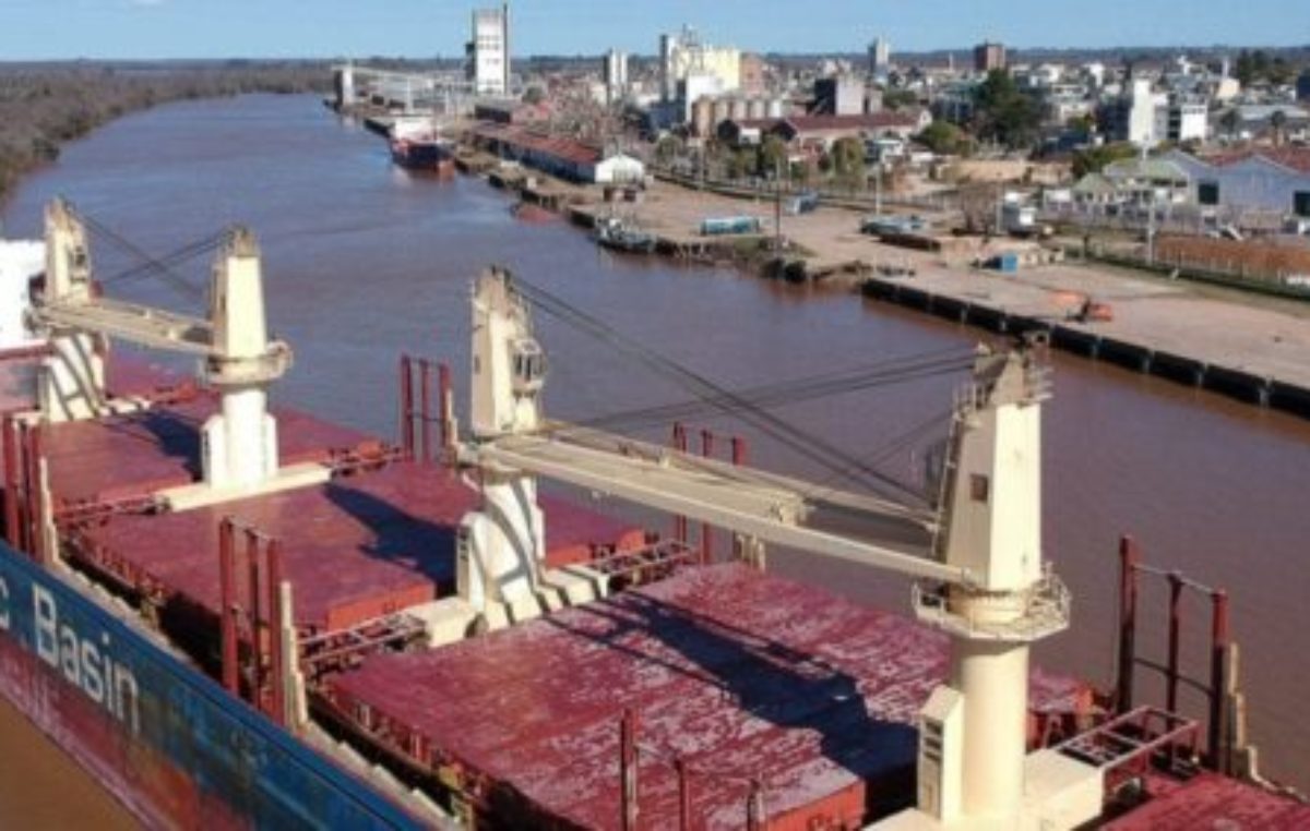 Puertos, usuarios y la Bolsa de Rosario reclaman por la Hidrovía