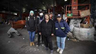 La CNEA les enseñará a los recicladores de Bariloche a arreglar las máquinas de su planta
