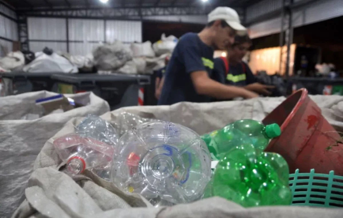 Una cooperativa vende a Buenos Aires la basura que recupera en las calles de la ciudad de Santa Fe