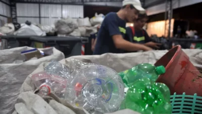 Una cooperativa vende a Buenos Aires la basura que recupera en las calles de la ciudad de Santa Fe