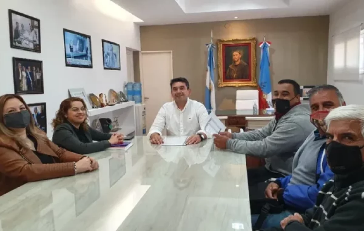 El intendente de Fray Mamerto Esquiú cerró un incremento bimestral para los trabajadores