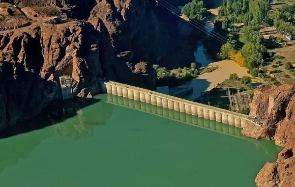 En el valle de Chubut dejarán de generar energía para tener agua para consumo