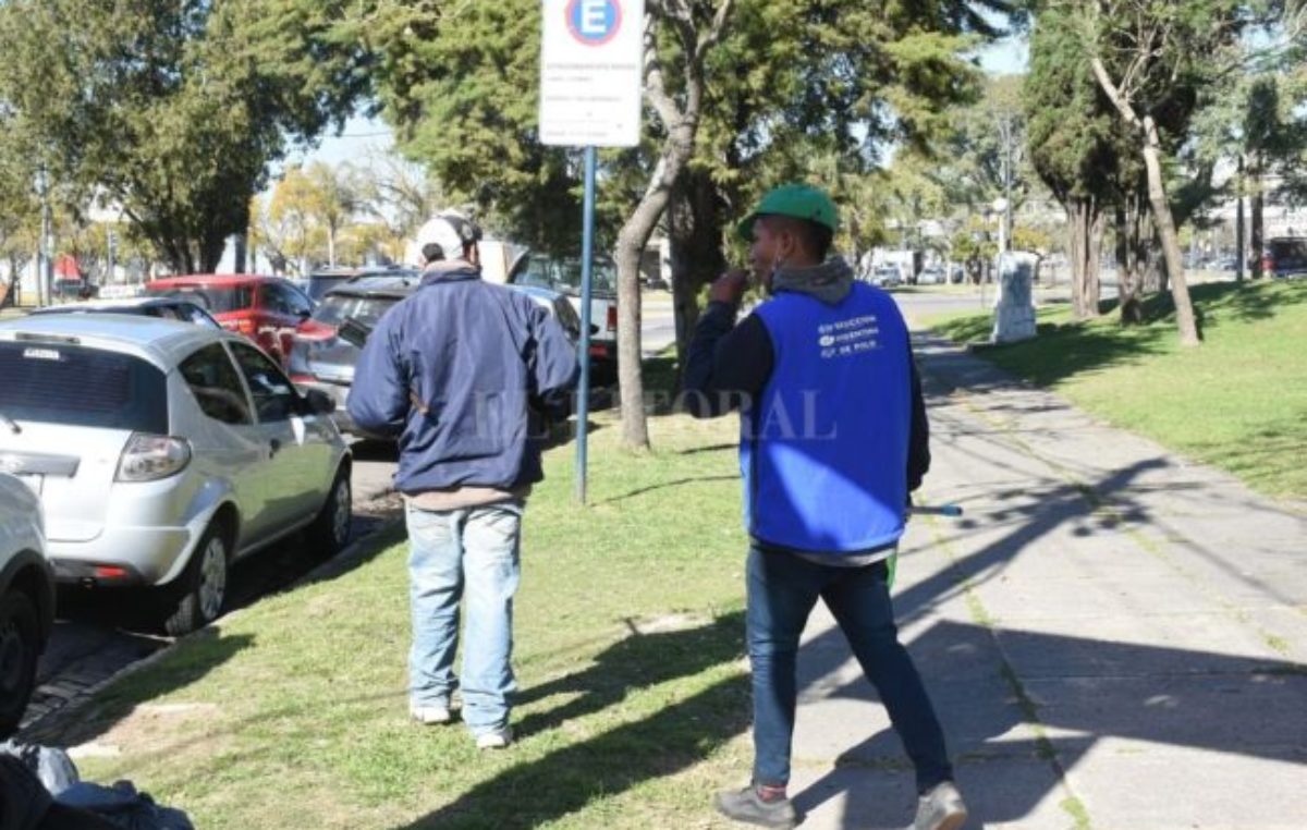 «No» a los cuidacoches y eliminar el impuesto al bache: las polémicas dormidas de Santa Fe