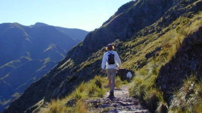 El cerro Uritorco ofrece experiencias que vinculan paisajes, mística y astroturismo