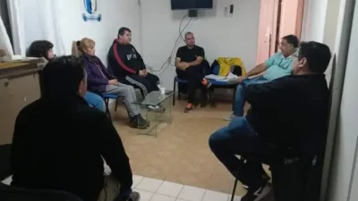 Trabajadores municipales de Cipolletti piden que se les pague el refrigerio