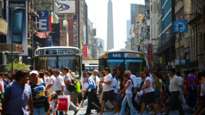 En la Ciudad de Buenos Aires, quienes viven en el norte ganan el doble que los del sur