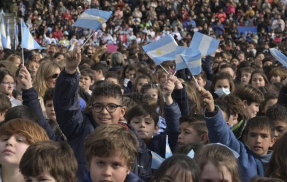 Alumnos juraron lealtad a la insignia patria en el Monumento Nacional a la Bandera