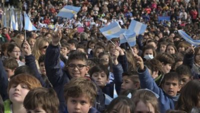 Alumnos juraron lealtad a la insignia patria en el Monumento Nacional a la Bandera