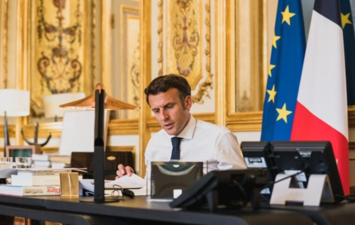 Macron busca aliados en el Parlamento tras dura derrota que amenaza su agenda de reformas