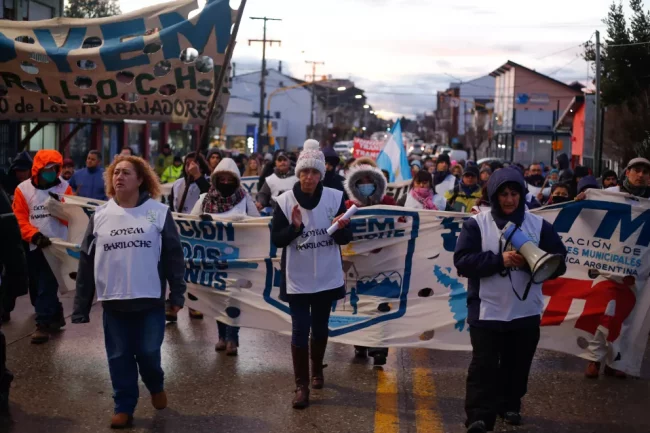 Marcha y reclamo de los trabajadores municipales de Bariloche