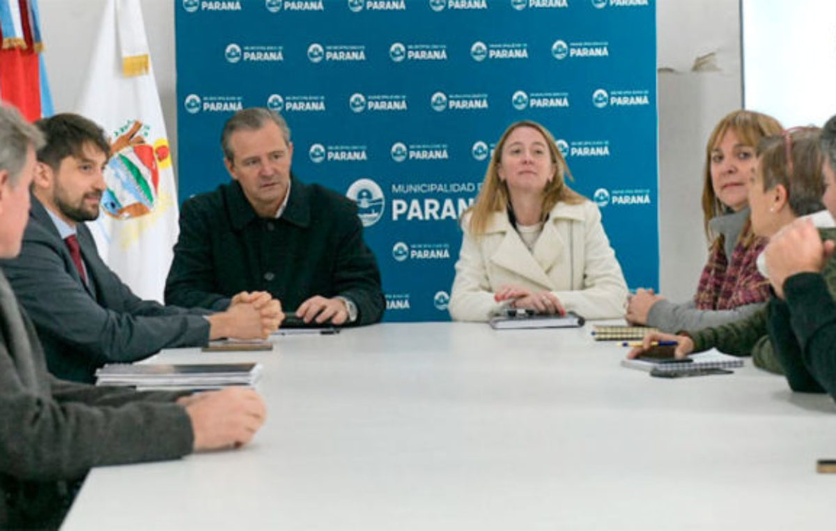 El intendente de Paraná anunció aumento salarial y pago de suma fija a municipales
