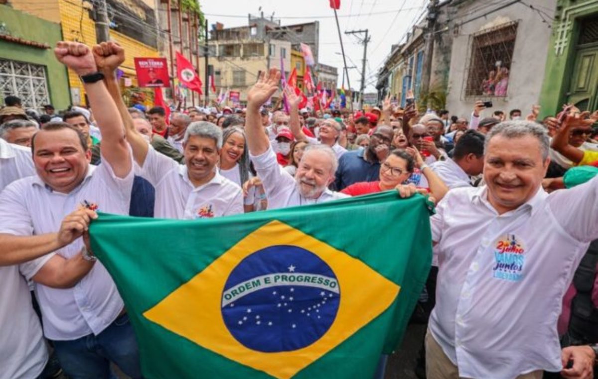 Lula y Bolsonaro aceleran sus campañas electorales