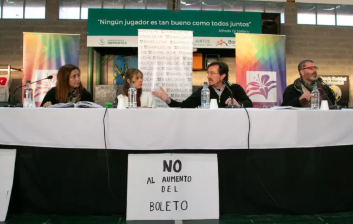 Fuerte rechazo al aumento del boleto en Bariloche, con reclamos por el servicio