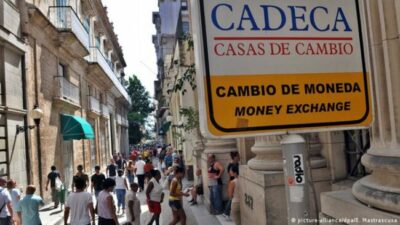 Cuba empieza a vender dólares para generar un mercado cambiario