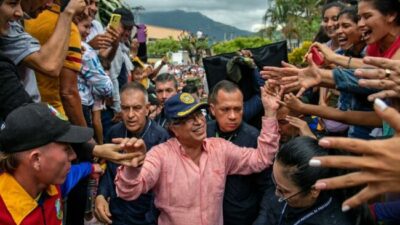 Colombia: la tregua pedida por Gustavo Petro y los 15 mil documentos desclasificados