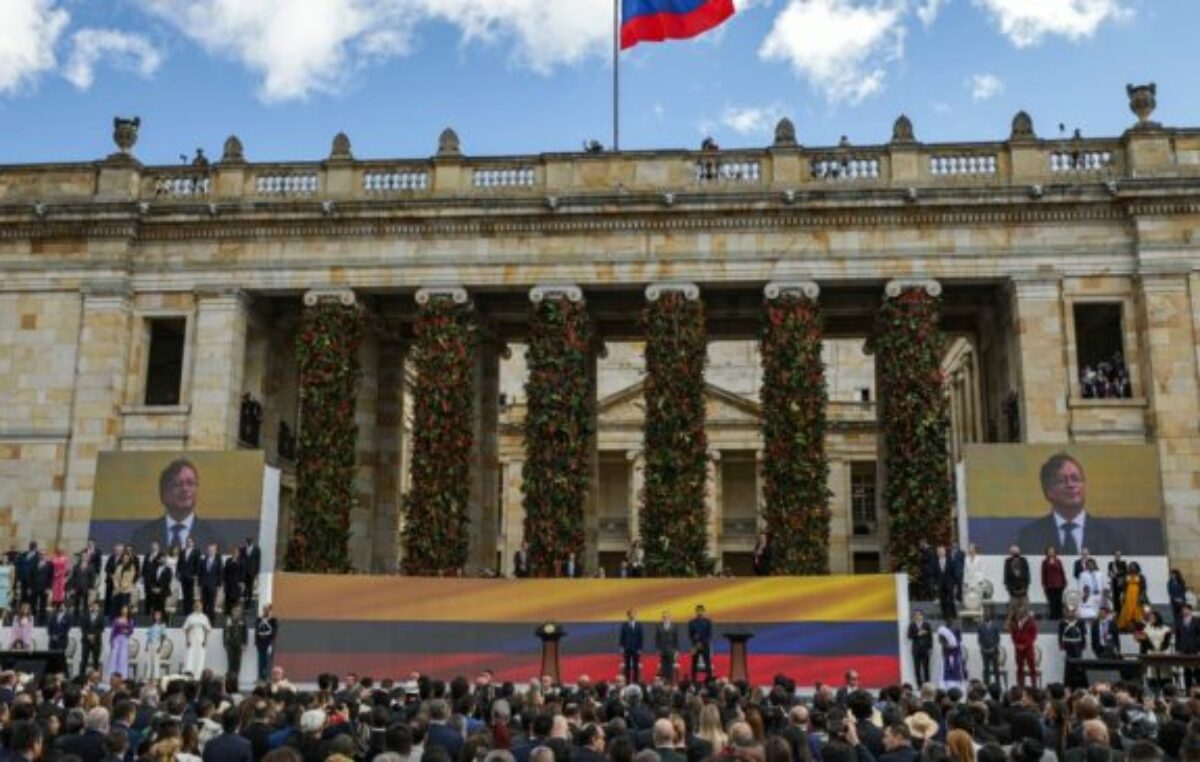 Asumió Petro, el primer presidente de izquierda de la historia de Colombia