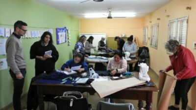 Cursos municipales: más de 50 mujeres aprenden costura en Freyre